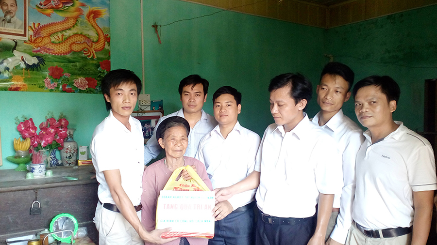 VITADU thăm và tặng quà gia đình chính sách có hoàn cảnh khó khăn trên địa bàn xã Trương Sơn